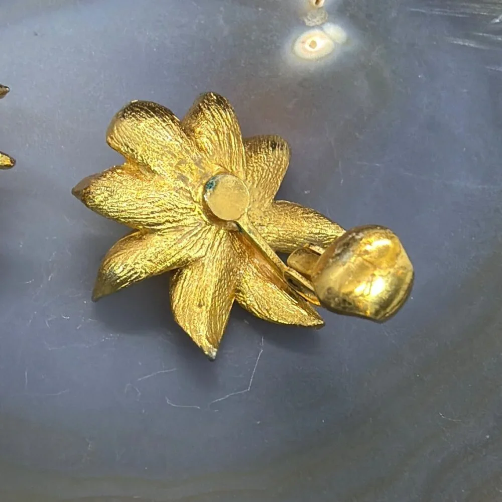 VTG MCM 1950s 3D Floral Clip On Earrings Faux Pearl Rhinestone Layered Flower - Picture 6 of 16